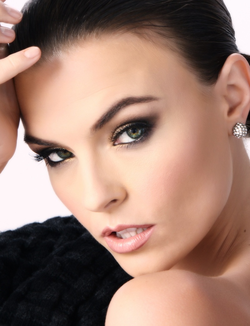 Female model photo shoot of Madd Makeup