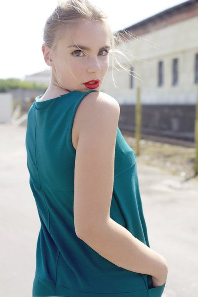 Female model photo shoot of Lana Chaykivska