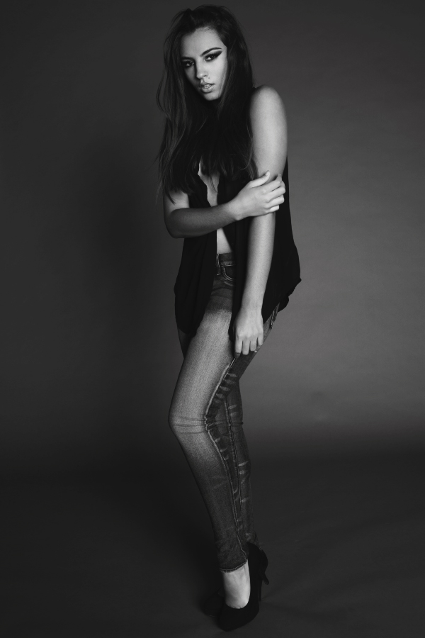 Female model photo shoot of Lauren Kagei