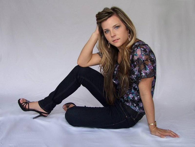 Female model photo shoot of bellamodel922