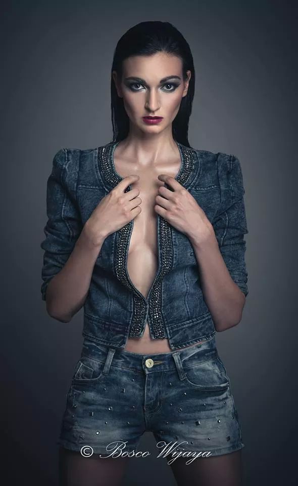 Female model photo shoot of Olga Kopyova