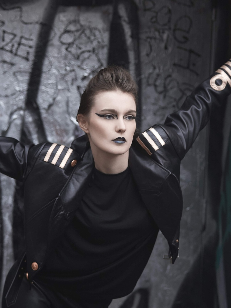 Female model photo shoot of IrinaBadescu