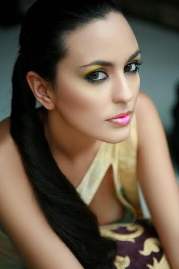 Female model photo shoot of ari04 in India