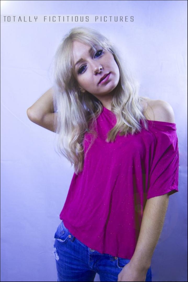 Female model photo shoot of Carrie-Rose