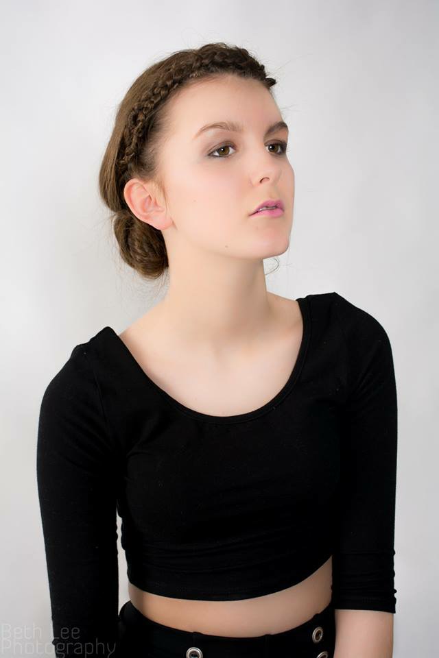Female model photo shoot of lillipottre