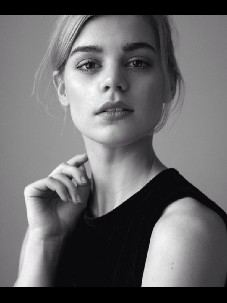 Female model photo shoot of Philippa Lauren