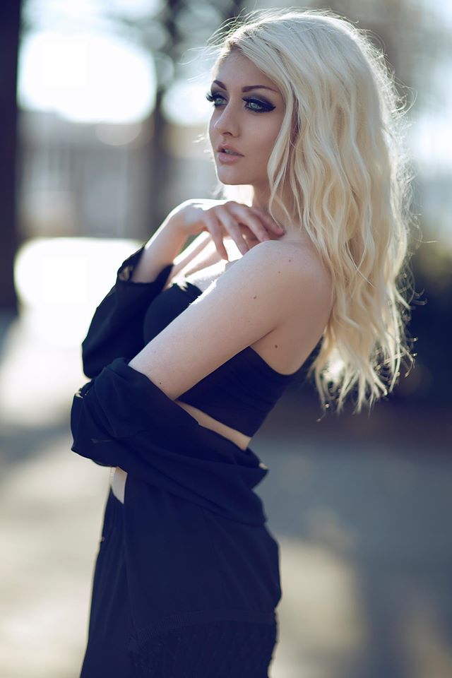 Female model photo shoot of Sydney Myers
