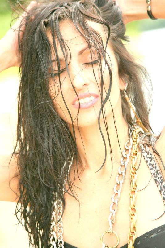 Female model photo shoot of Tathi Mota