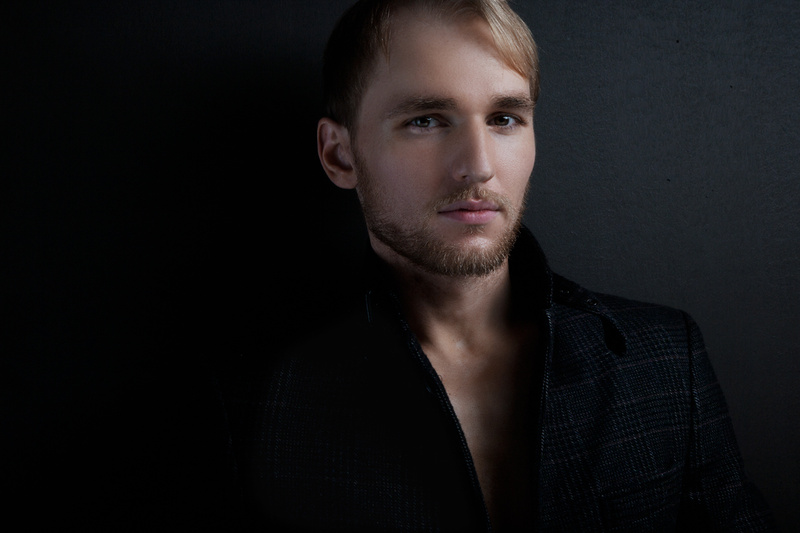 Male model photo shoot of Alexandr in NYC, wardrobe styled by Kai Jankovic