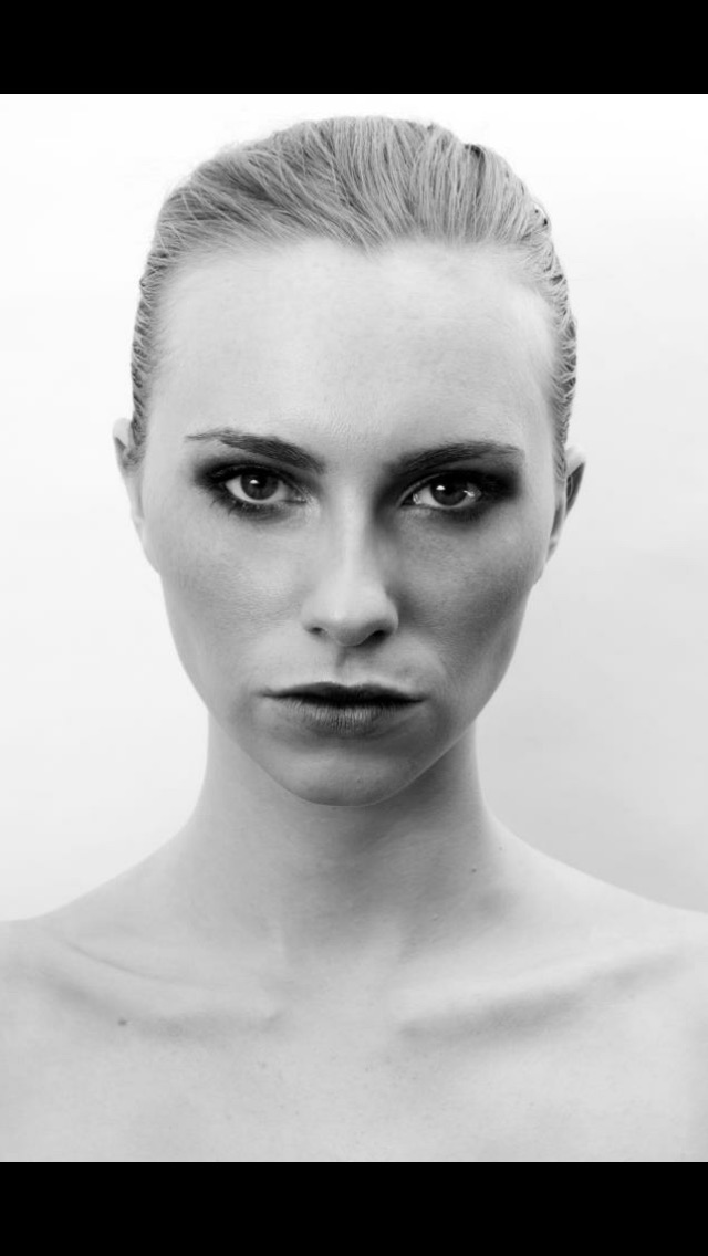 Female model photo shoot of Shannon Walsh 