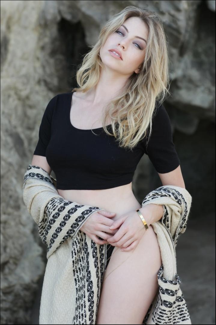 Female model photo shoot of Ashlynn Wirth