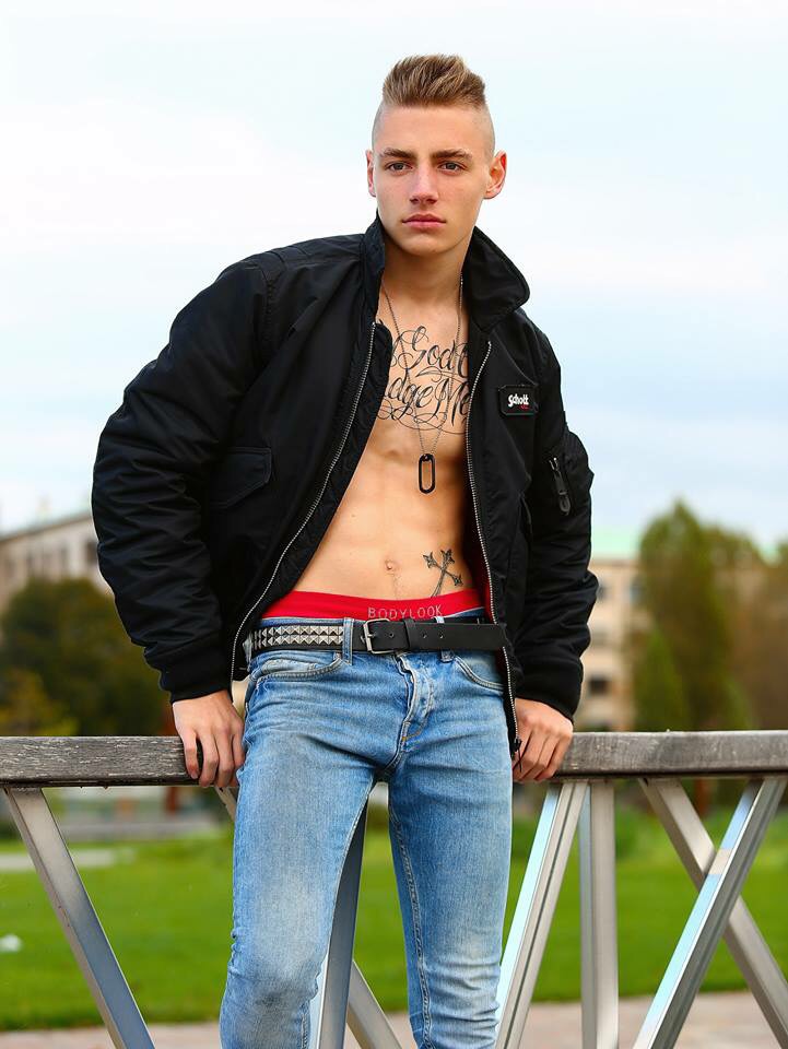 Male model photo shoot of Jariboy