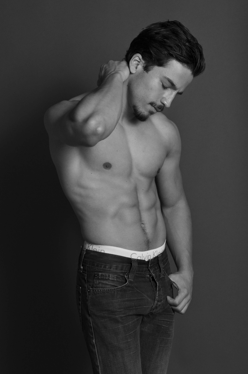 Male model photo shoot of Eddie Zamora