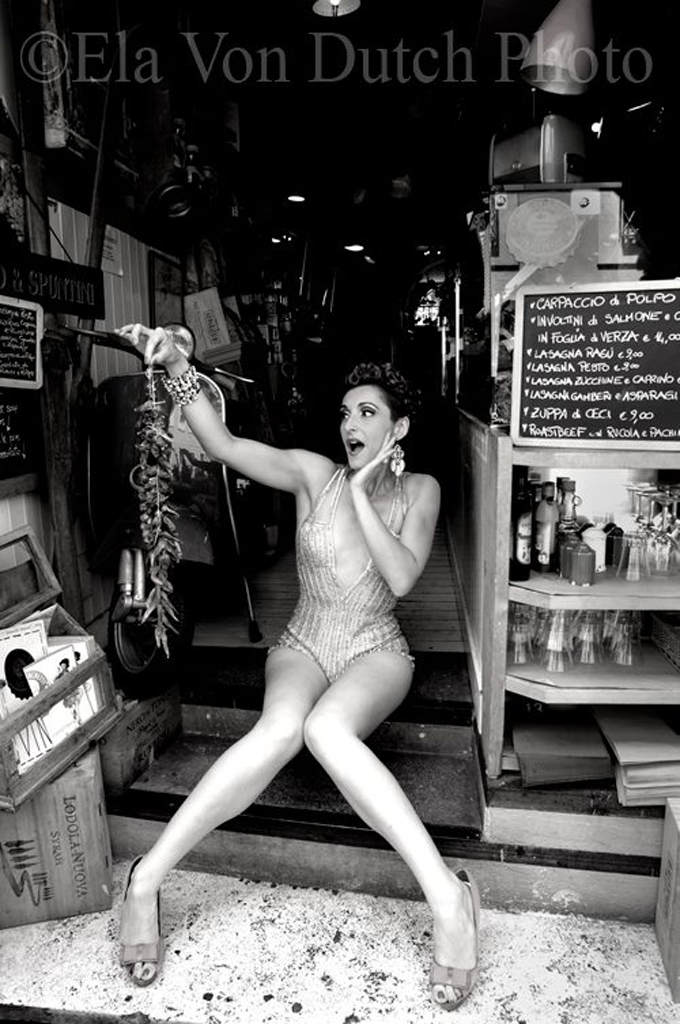 Female model photo shoot of Dixie Ramone in Rome - Italy