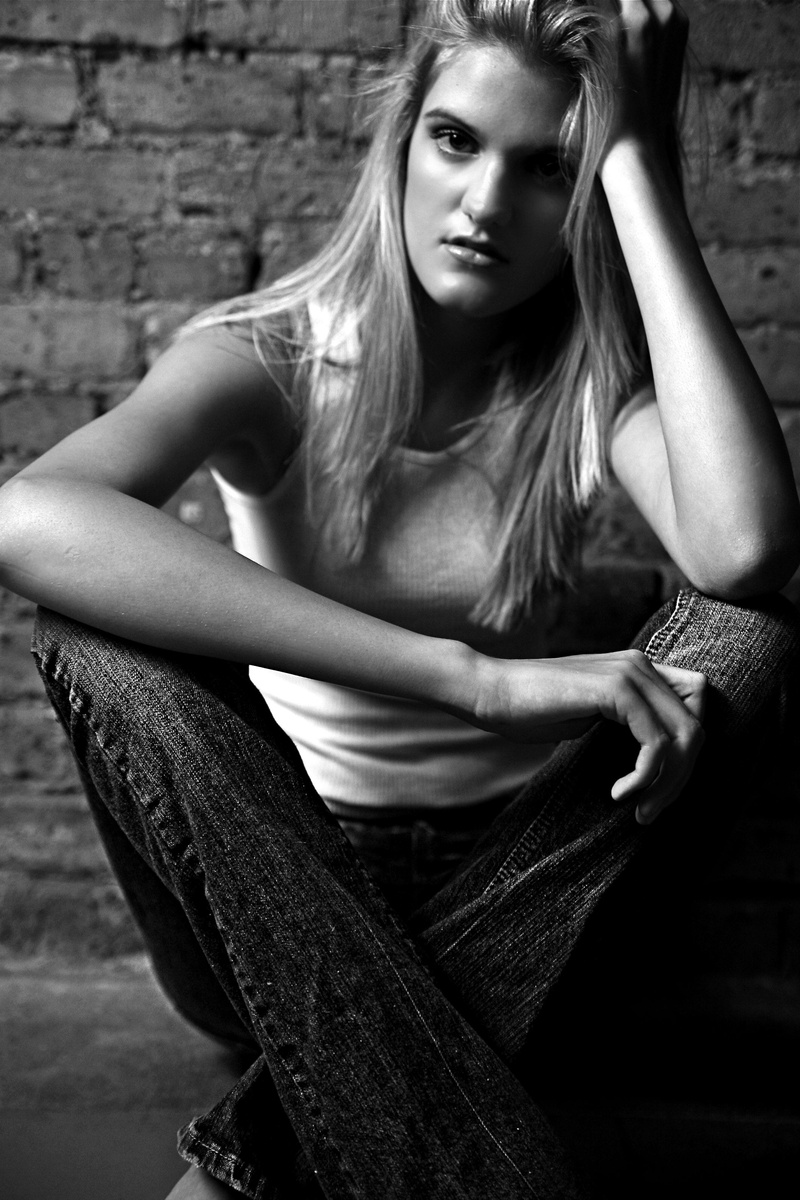 Female model photo shoot of Amanda Paterson