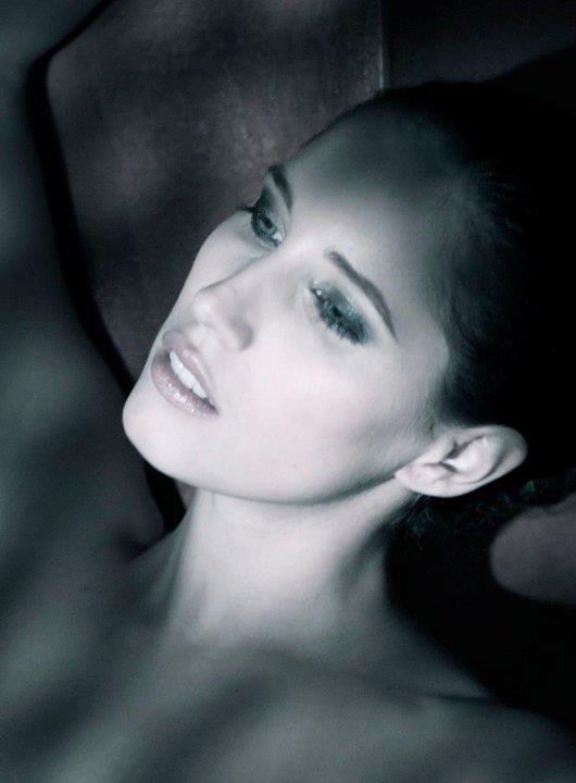Female model photo shoot of ANGELA MALINA