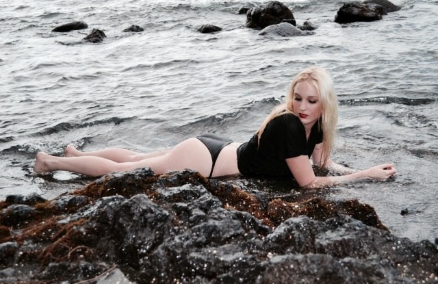 Female model photo shoot of rhiannondonovan in The Big Island