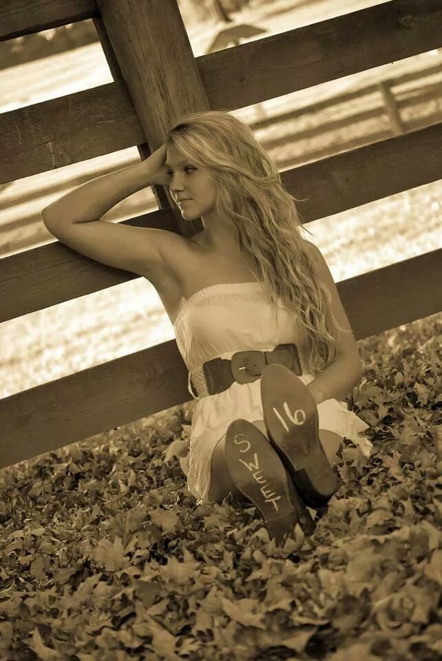 Female model photo shoot of laurel sartin