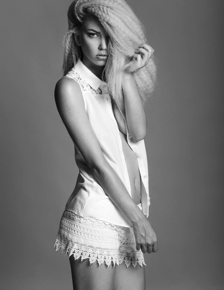 Female model photo shoot of Lynn Quanjel  in The Netherlands