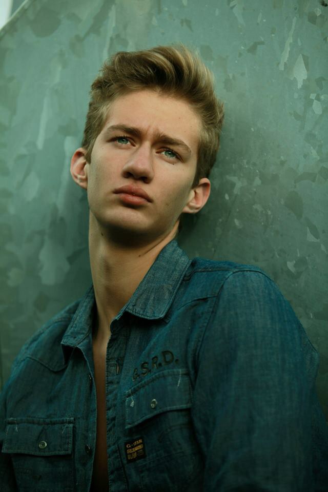 Male model photo shoot of Bjorn Van Driessche