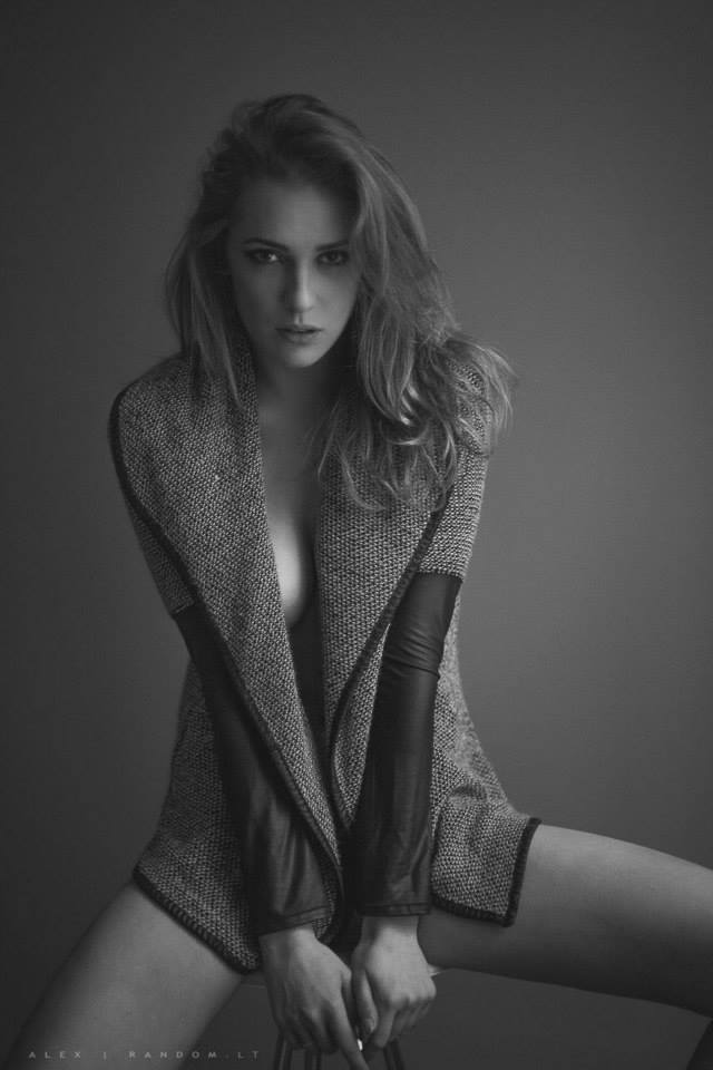 Female model photo shoot of MigleSic