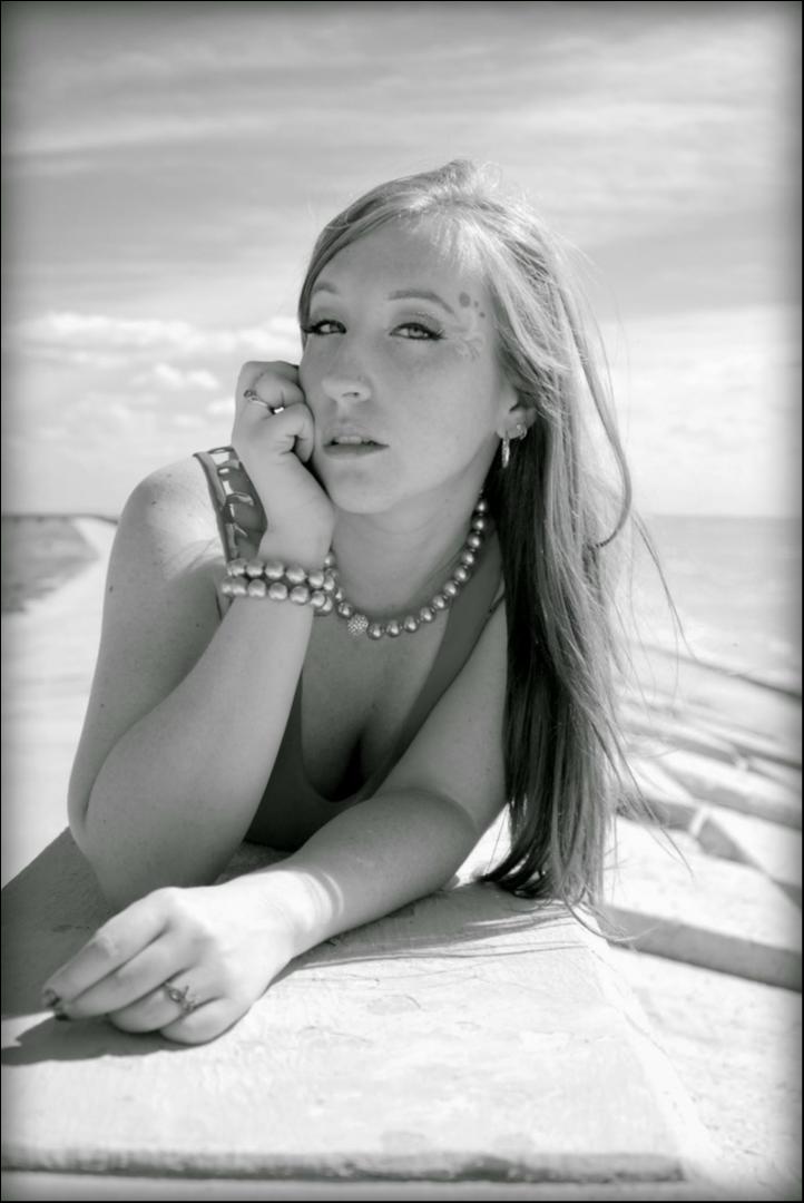 Female model photo shoot of Lindsay Clare Good in Ft. Desoto