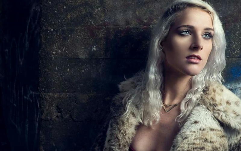 Female model photo shoot of Alanna Watson