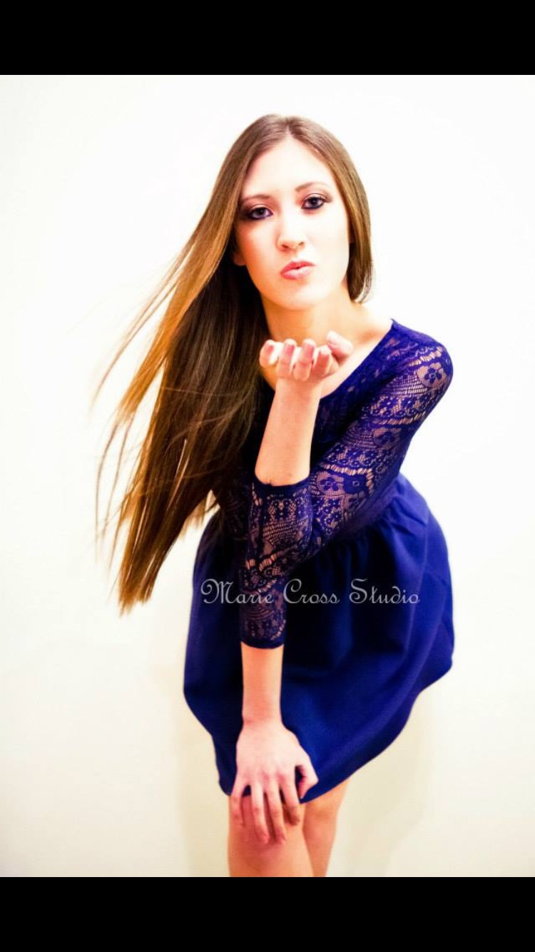 Female model photo shoot of Katesosa4