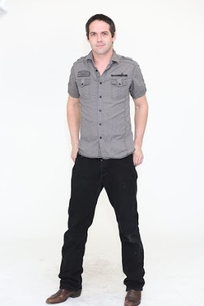Male model photo shoot of Dustin Sturm