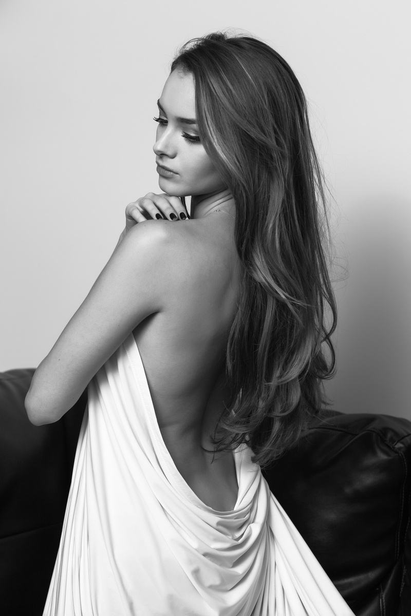 Female model photo shoot of Natalie Emilee