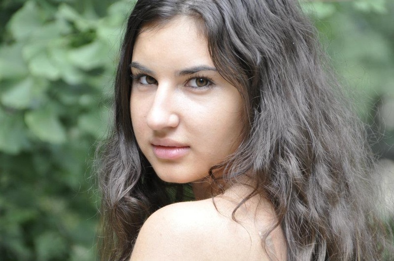 Female model photo shoot of nadianiazi