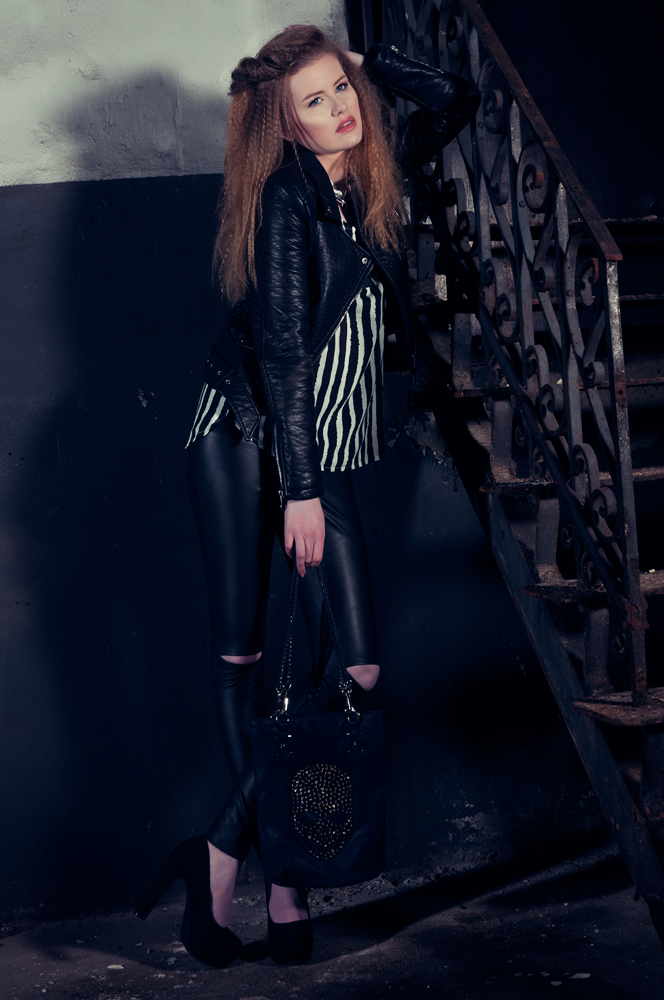 Female model photo shoot of Ayla van de Burgt