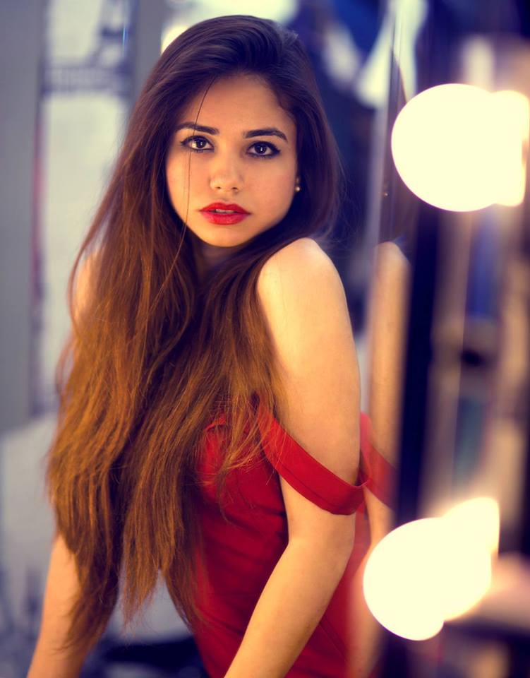 Female model photo shoot of Aslihan Kaymaz in Studio20