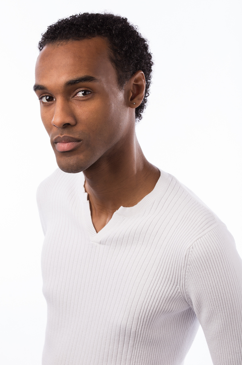 Male model photo shoot of Ponce Garner by Kay V