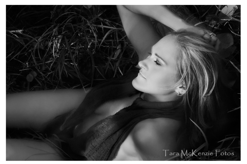 Female model photo shoot of Tara McKenzie Fotos