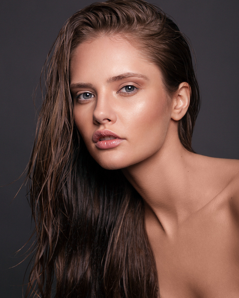Female model photo shoot of Leah Manzari by D R Weise