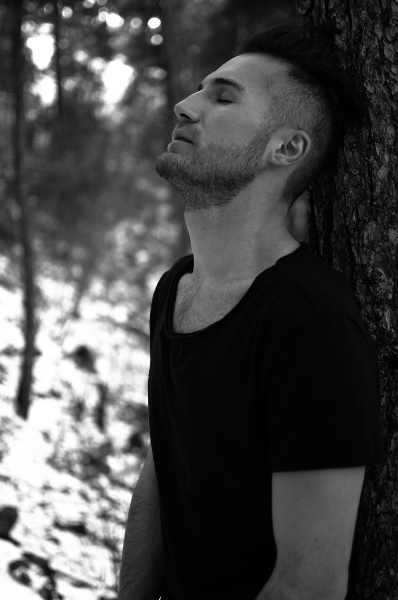 Male model photo shoot of Travis Aaron
