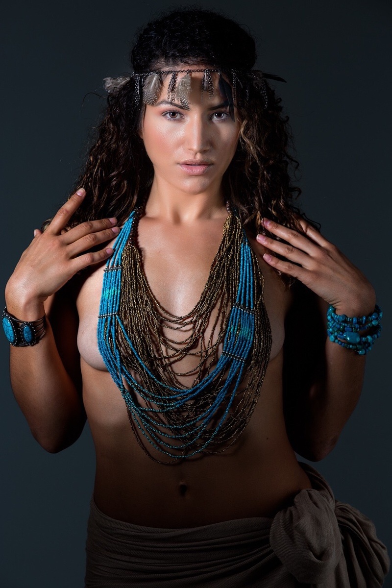 Female model photo shoot of Vero Shawnee  by Marvin Henderson in Wonderzoo Media