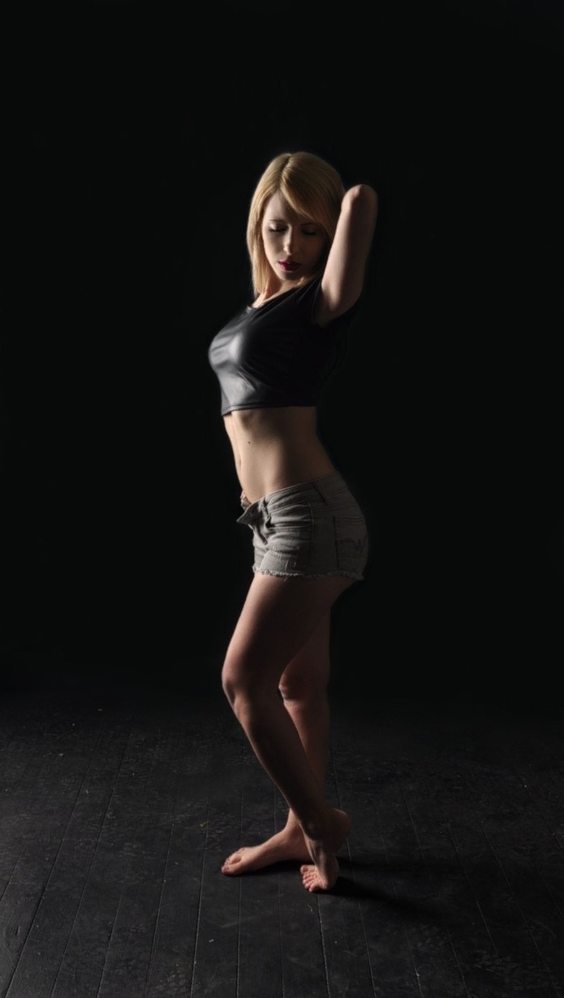 Female model photo shoot of Linzie Marie by Studio 101