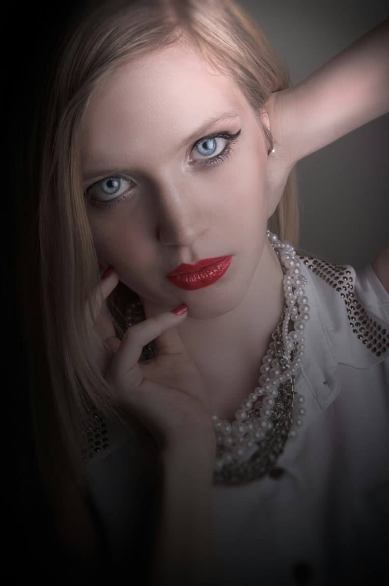 Female model photo shoot of Zelladoll