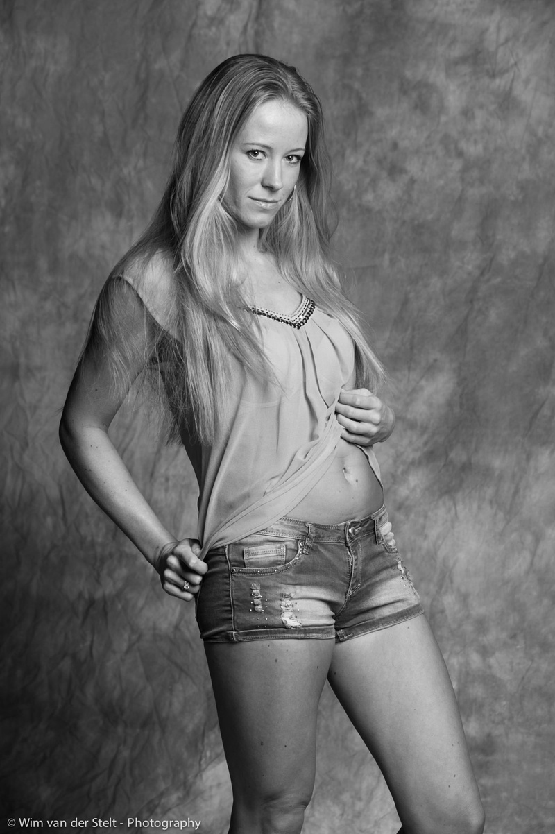 Female model photo shoot of YvonneH90