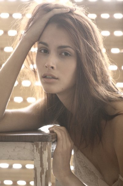 Female model photo shoot of felyn di zeta