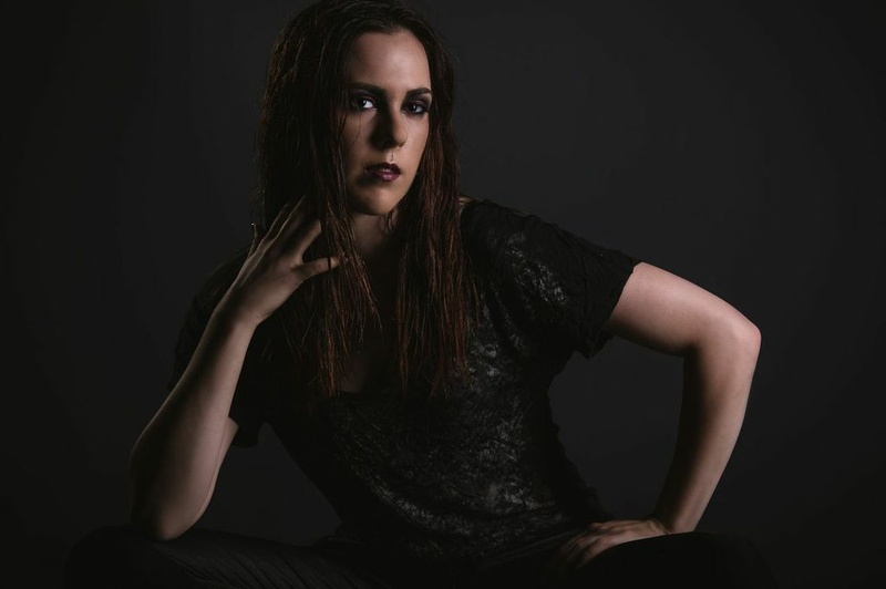 Female model photo shoot of lisa_benn