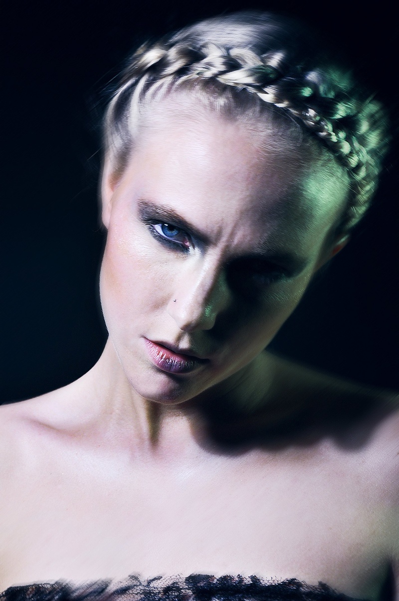 Female model photo shoot of Malou van Doorn