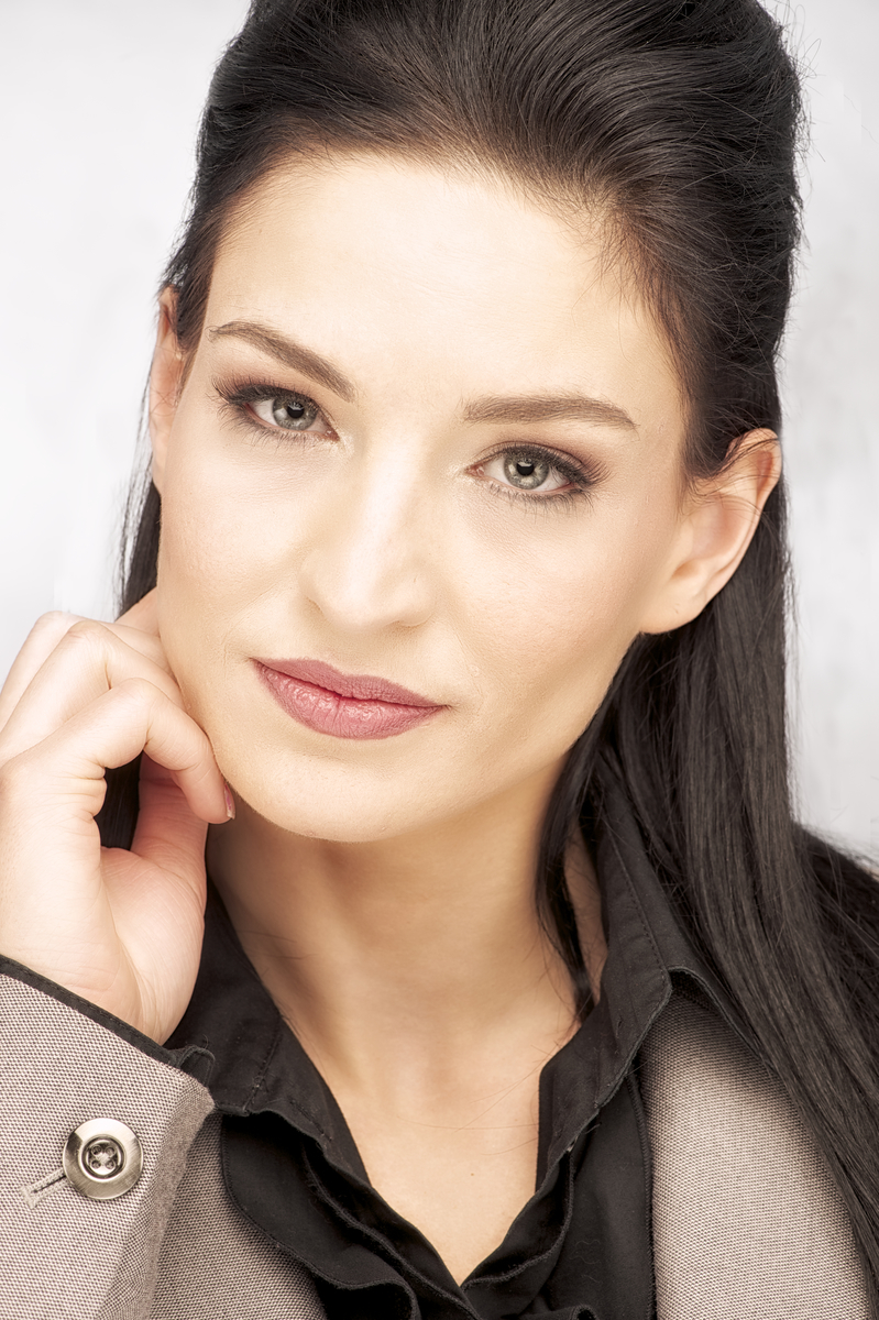 Female model photo shoot of Lynn Litchfield, makeup by Makeup by Lisa Torti