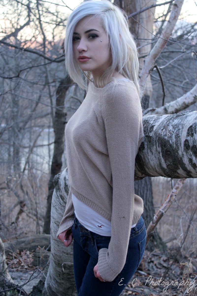 Female model photo shoot of SavannahVictoria