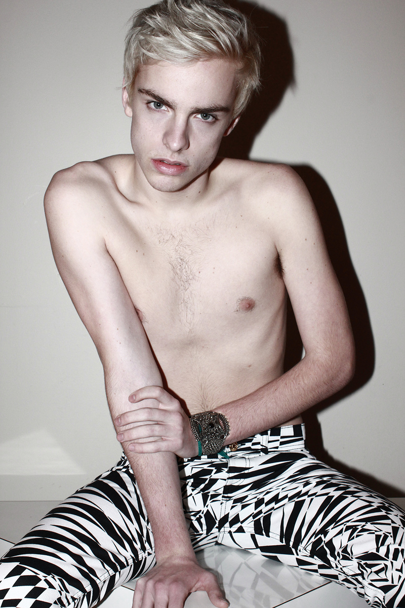 Male model photo shoot of Chris Kaye