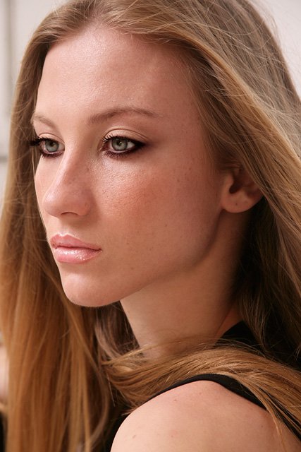 Female model photo shoot of larosa
