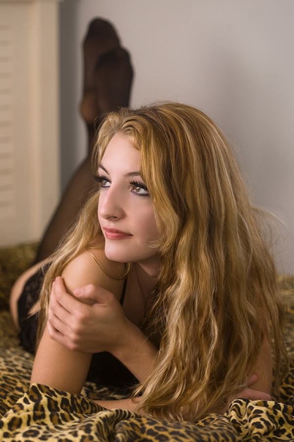 Female model photo shoot of Emiliesunshine22 in Rochester NY