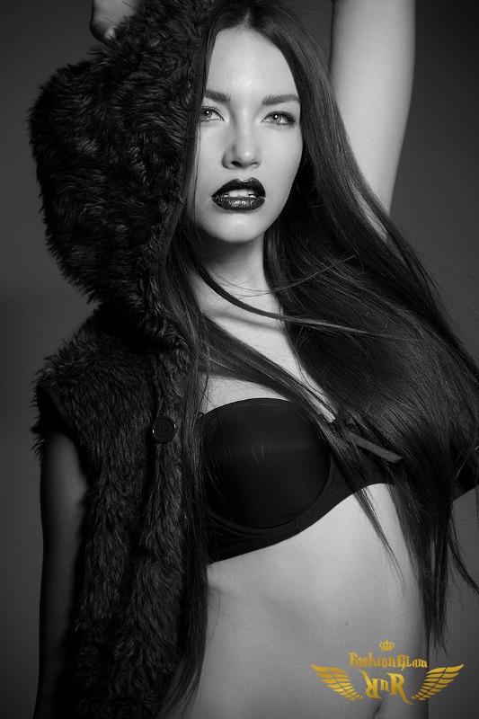 Female model photo shoot of sanjaurosevic